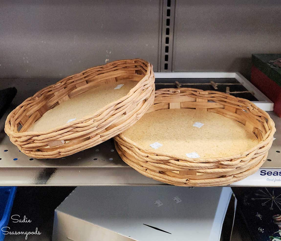 holder or base for a pyrex pie plate