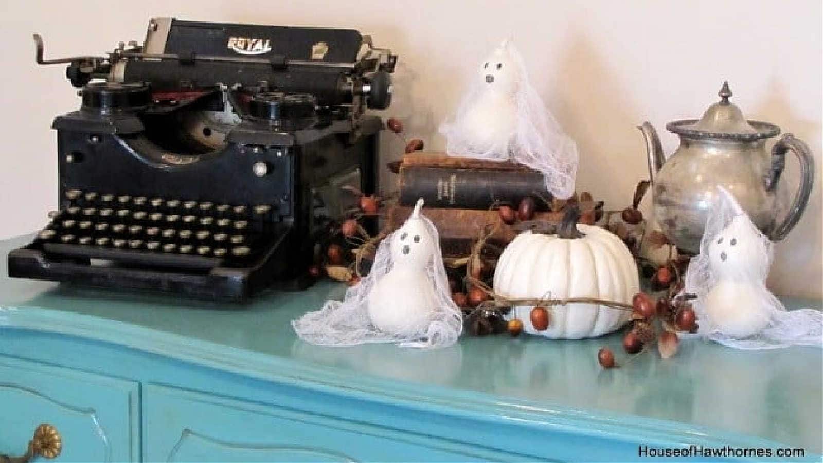 gourds as halloween ghosts
