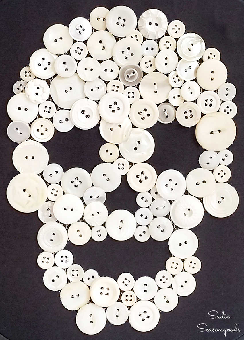 halloween skull in buttons