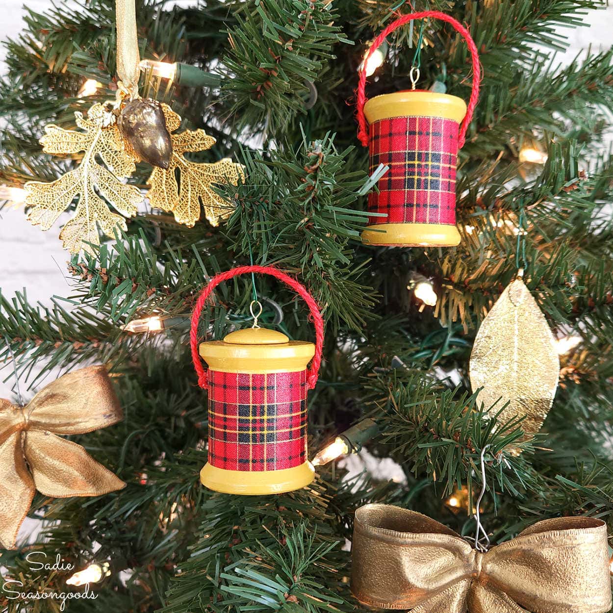 Plaid Cooler Ornament from a Wooden Spool