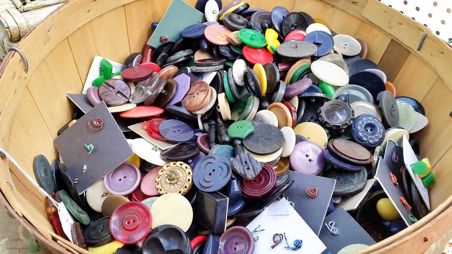 Button Crafts and Project Ideas for All Those Vintage Buttons