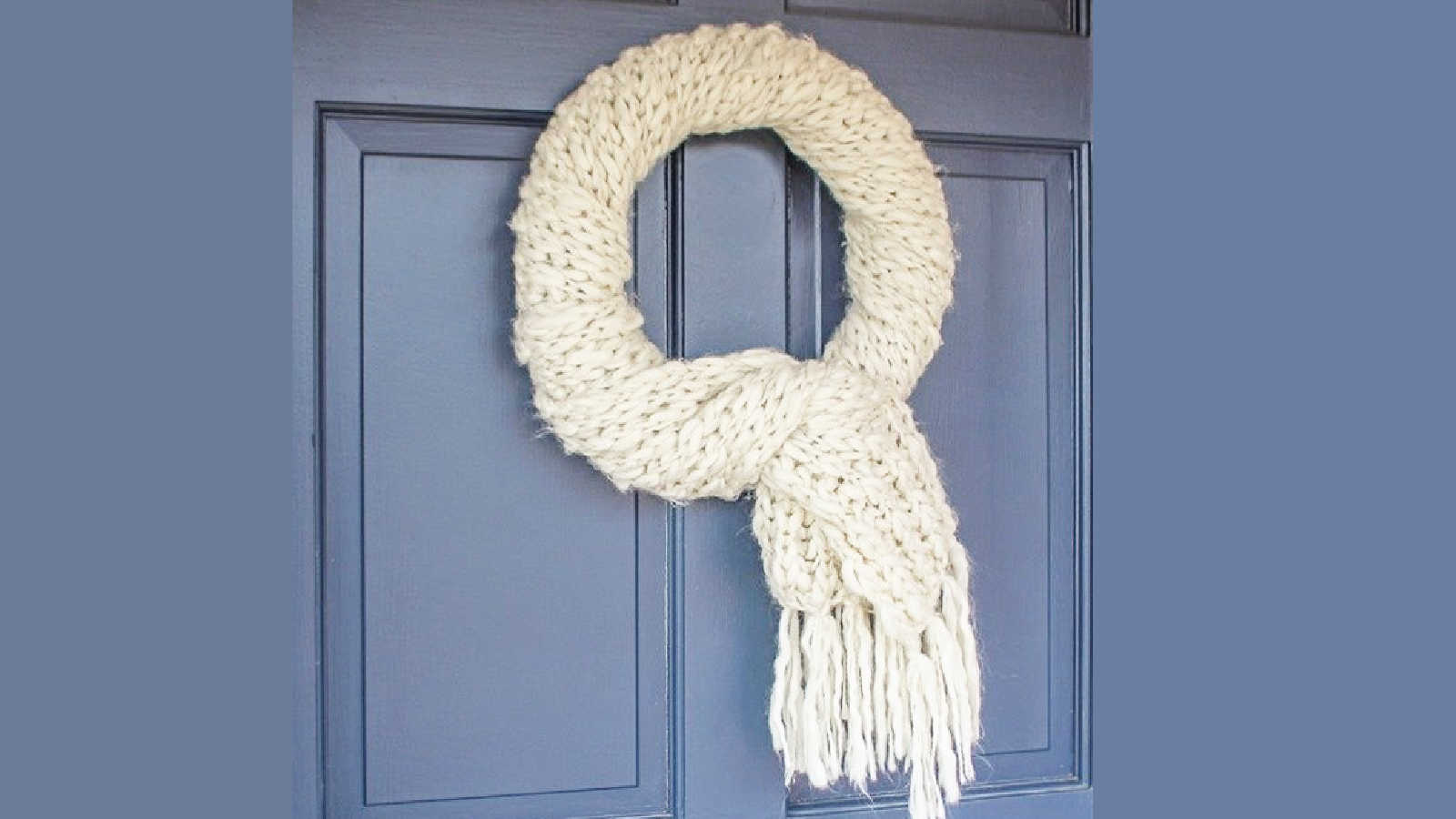 winter wreath from a knitted scarf
