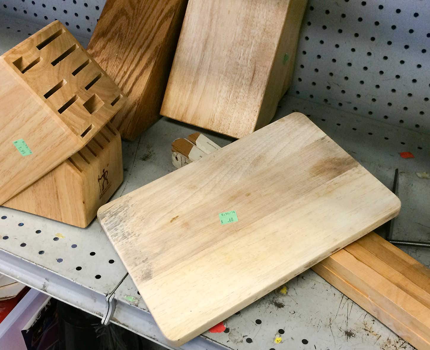Fabulous Ways to Upcycle Wood Cutting Boards from the Thrift Store