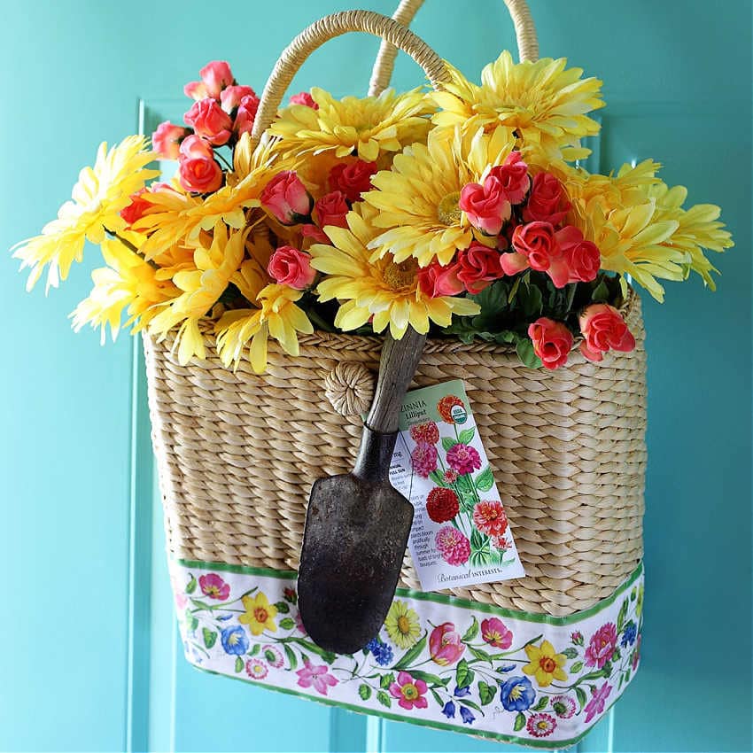 summer wreath in a tote bag