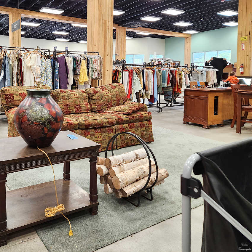thrift stores in black mountain