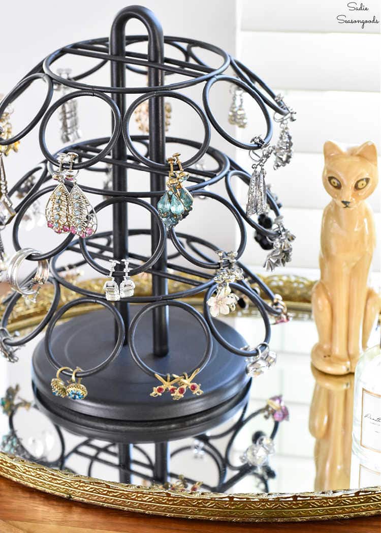 upcycle idea for diy earring holder