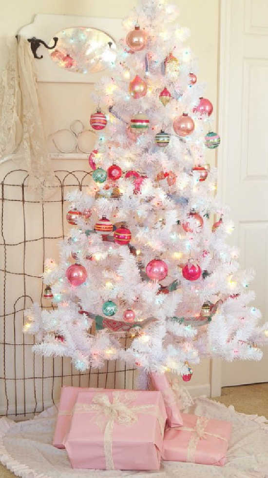 christmas tree skirt made from a vintage bed sheet