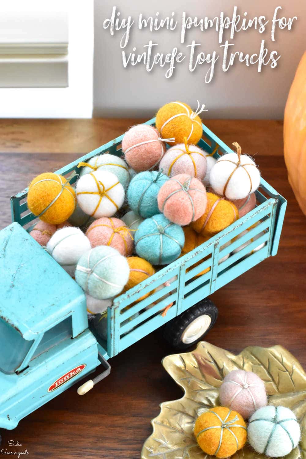 diy fall truck decor with pumpkins