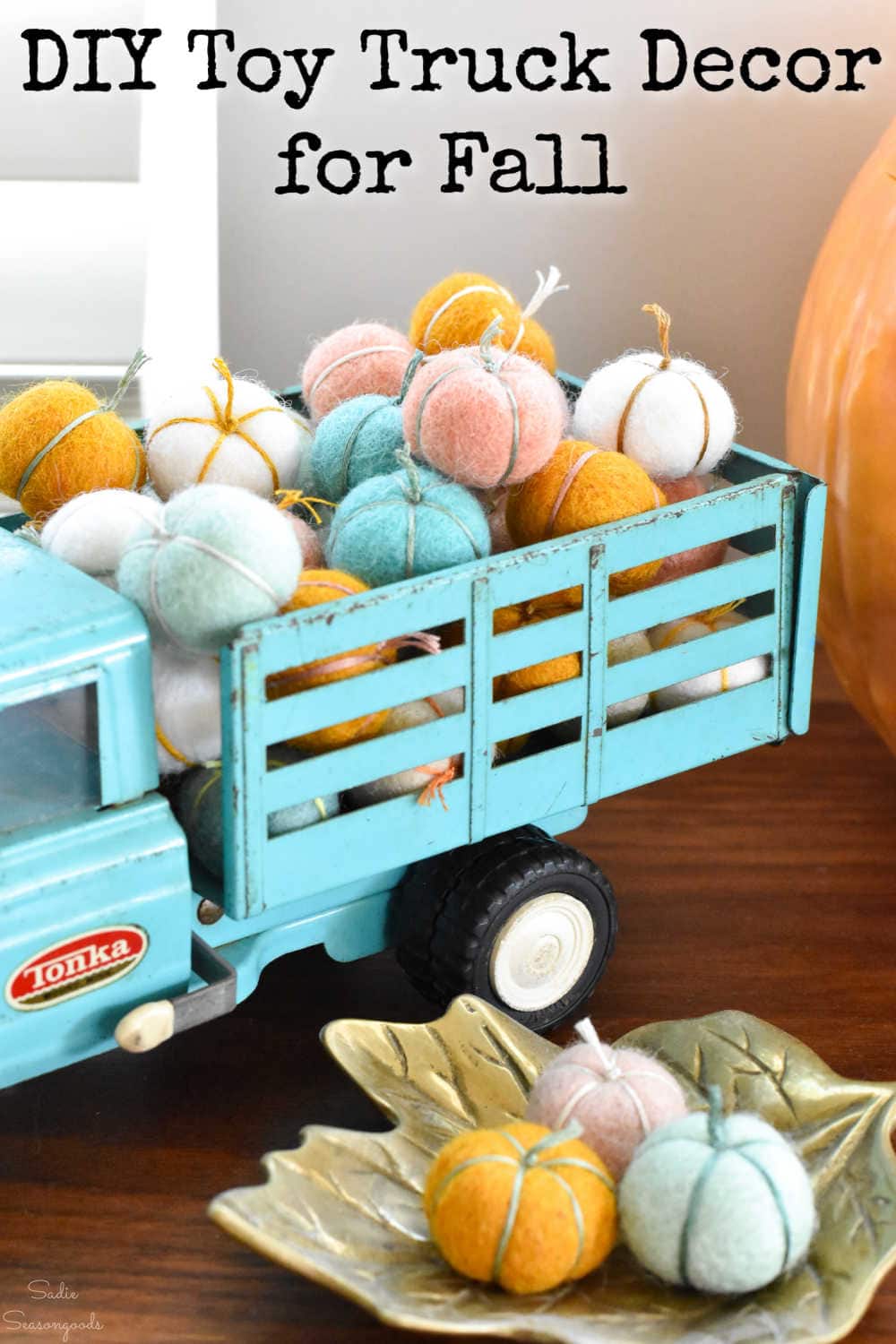 how to make needle felted pumpkins for a vintage toy truck