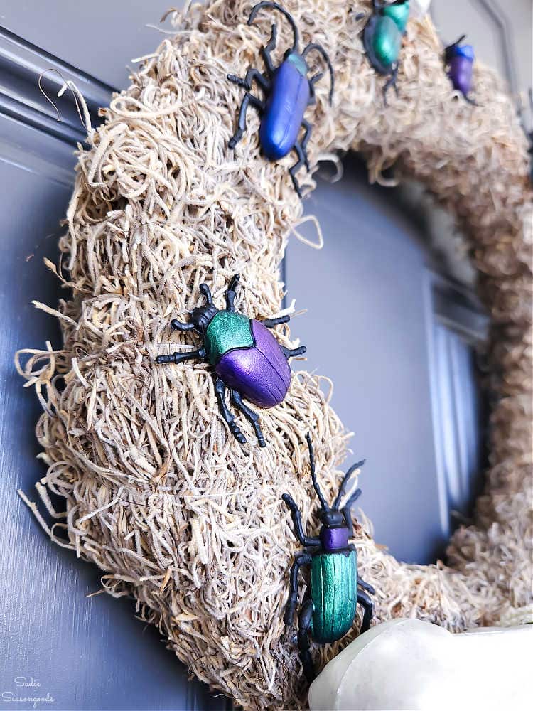 decorating a spanish moss wreath for halloween