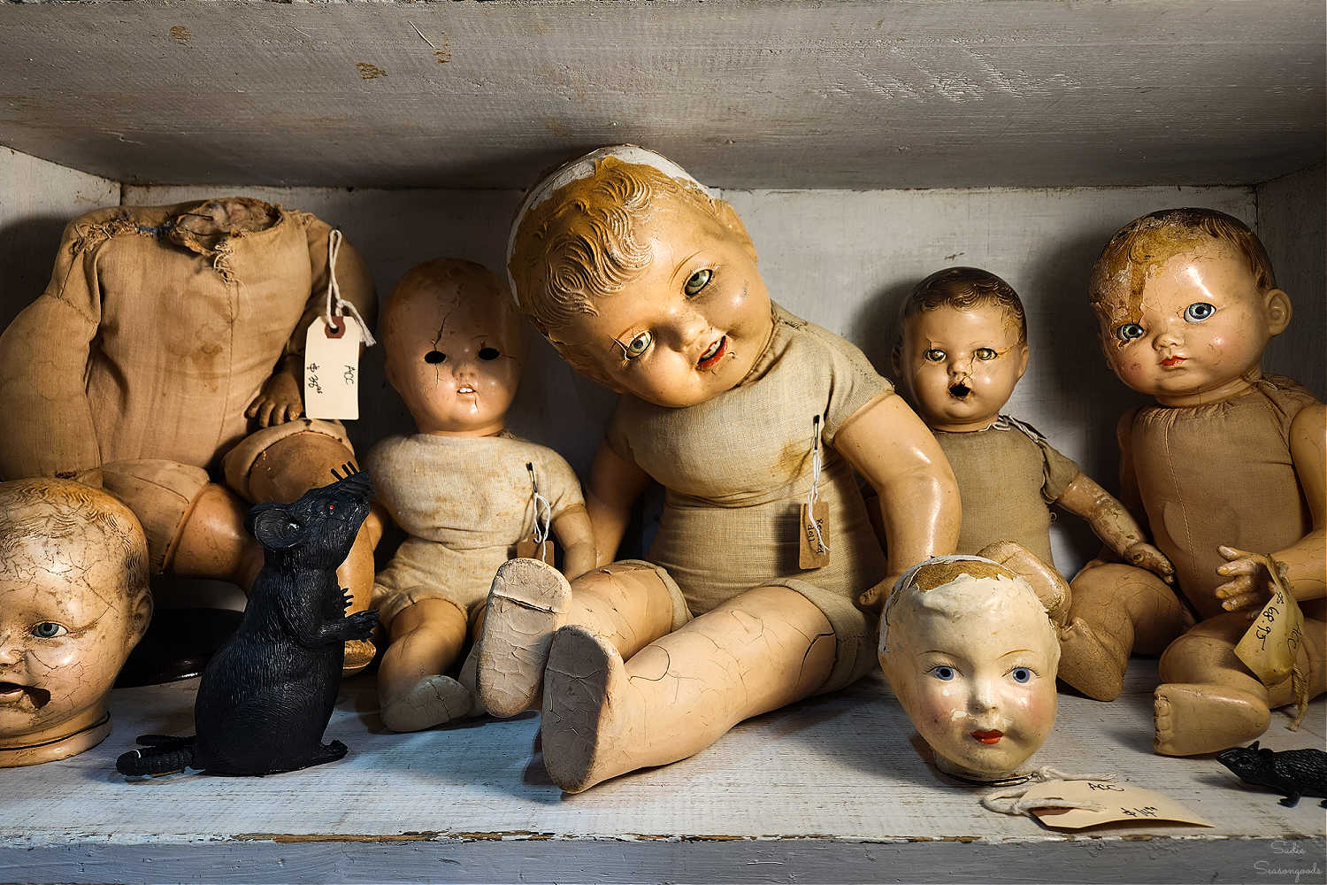 Halloween Decoration Ideas with Antiques