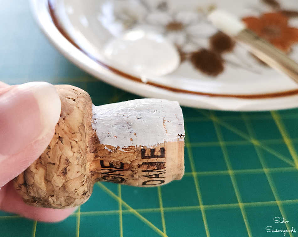 painting corks like mushrooms or toadstools