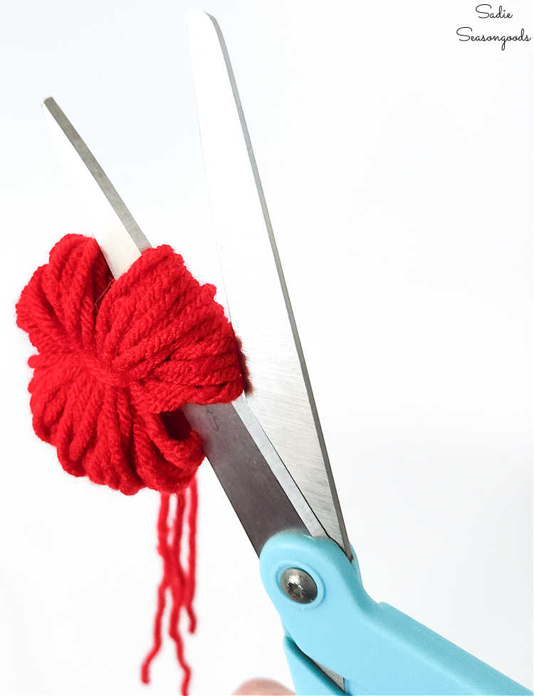 making a set of yarn pompoms