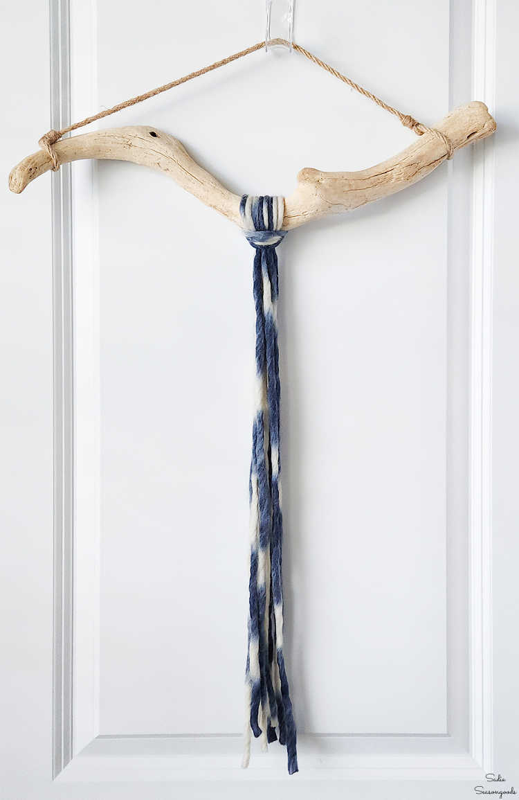 how to make a yarn wall hanging